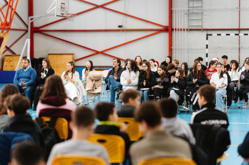 Fundația Tinmar — „Educație pentru viitor”: 413 burse pentru elevii din Sectorul 3, București