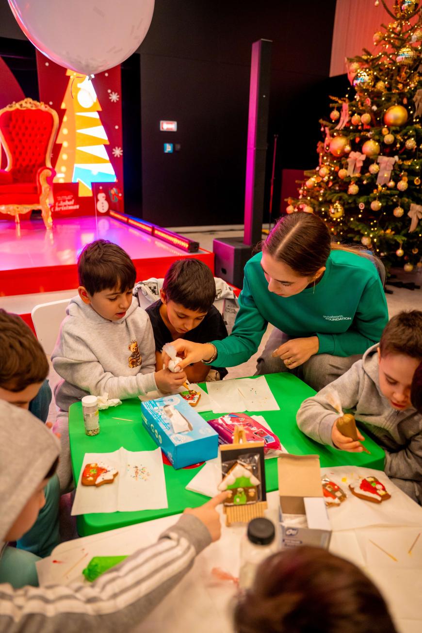 Fundația Globalworth și Asociația Casa Bună au adus magia Crăciunului