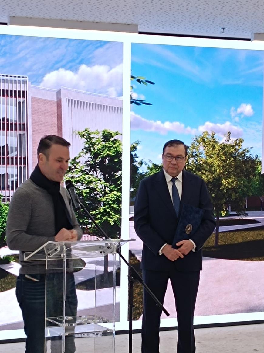 Primarul Sectorului 3 din Capitală, Robert Negoiță și rectorul UMF ”Carol Davila”, prof. univ. dr. Viorel Jinga