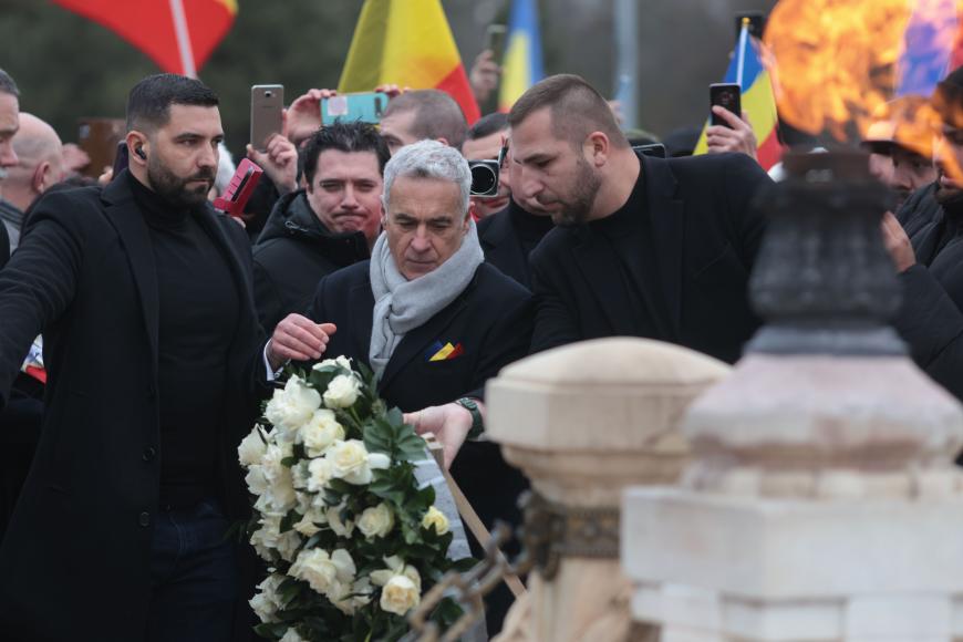 Călin Georgescu se adresează și merge printre susținătorii săi la Monumentul Ostașului Necunoscut din Parcul Carol, cu ocazia Zilei Unirii Principatelor, în București, 24 ianuarie 2026. Inquam Photos / George Călin