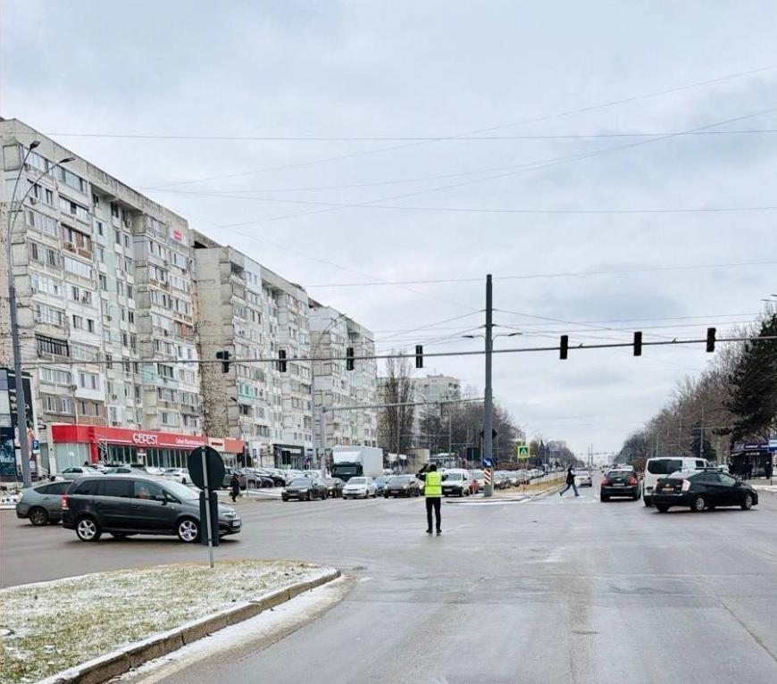 Traficul din Chișinău, dat peste cap, după ce semafoarele s-au oprit. Foto: Facebook Poliția Republicii Moldova