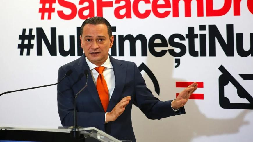 Robert Cazanciuc, alături de Daniel Băluță: Unii construiesc, alții dărâmă.