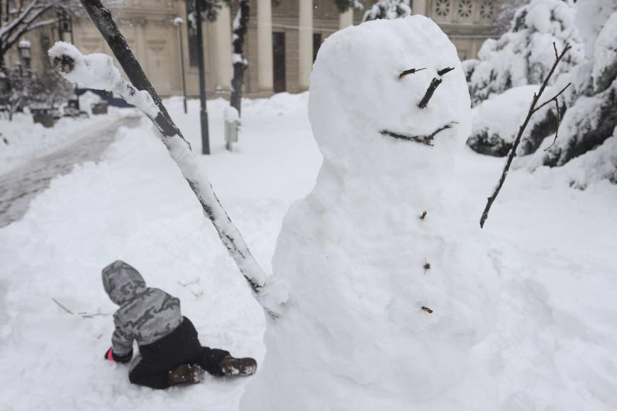 Bucureștiul sub zăpadă. Elena Mateescu (ANM) anunță noi ninsori: Ce îi așteaptă pe români în weekend / Prognoza meteo actualizată