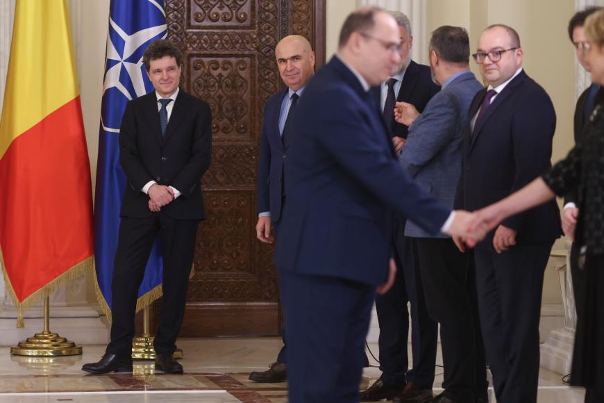 Ceremonia de învestitură a noului ministru al Educației, Mihai Dimian (centru). În fundal, președintele Nicușor Dan și premierul Ilie Bolojan. Sursa foto: Inquam Photos / George Călin