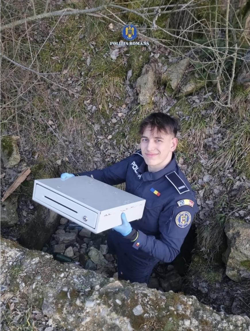 Bandă de hoți care a terorizat Clujul, destructurată de mascați: bunuri îngropate, descoperite în urma perchezițiilor