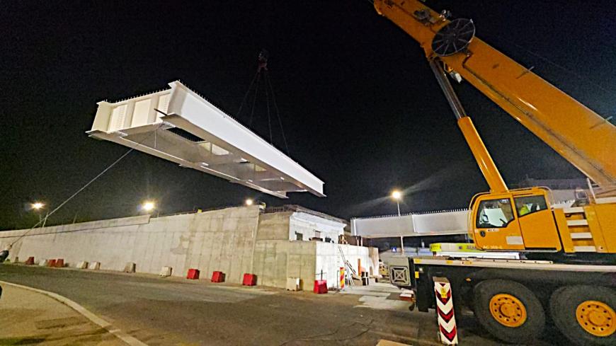 A început montarea tablierului metalic al pasajului Europa Unită. Băluță: „Va fi ultimul pe care o primărie îl va putea face!”