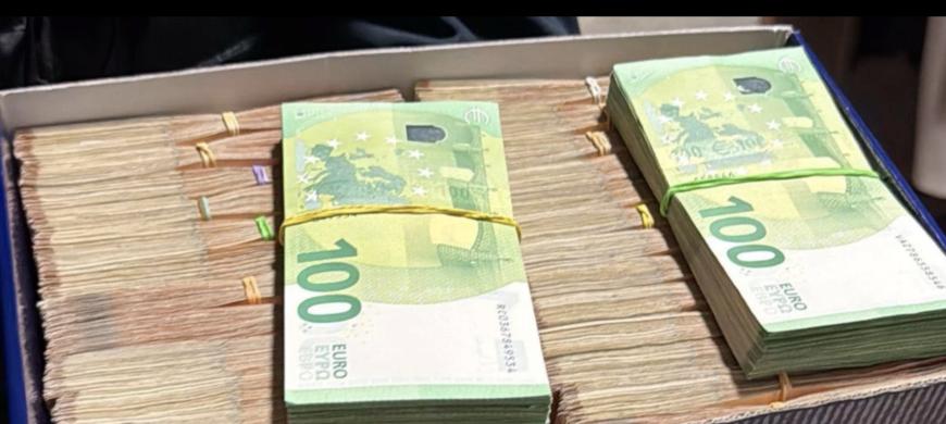 Banii găsiți la șeful ARR/ foto Digi24