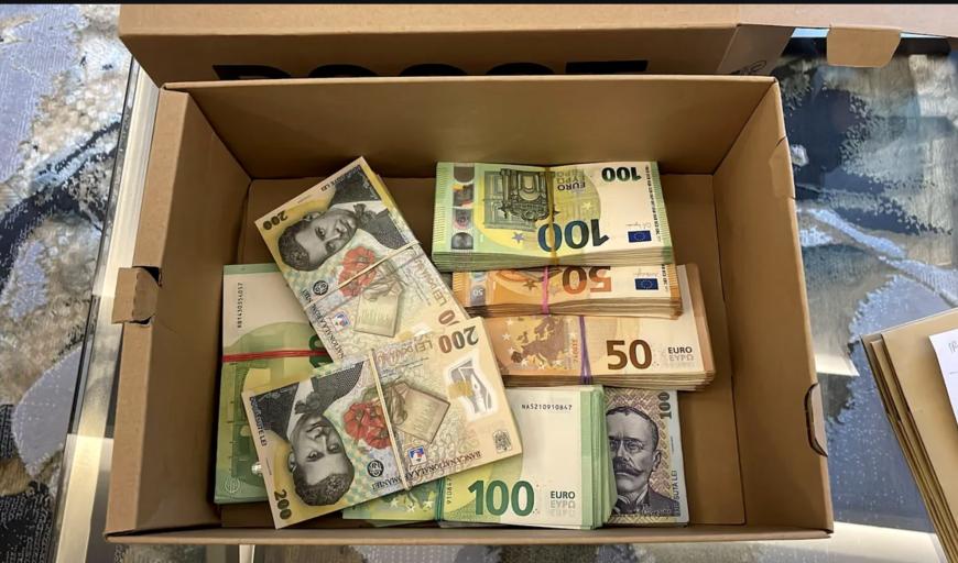 Banii găsiți la șeful ARR/ foto Digi24
