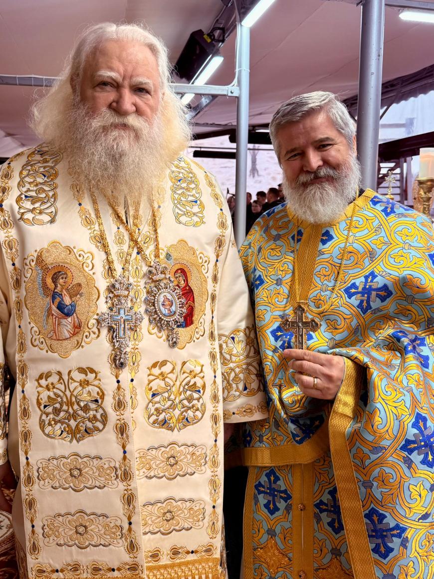 Duminică, la Suceava, părintele Vasile Ioana a primit cea mai importantă distincție a Arhiepiscopiei Sucevei și Rădăuților de la Înaltpreasfințitului Calinic. 