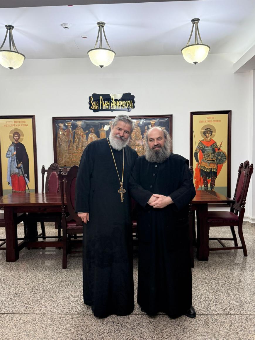 Duminică, la Suceava, părintele Vasile Ioana a primit cea mai importantă distincție a Arhiepiscopiei Sucevei și Rădăuților de la Înaltpreasfințitului Calinic. 