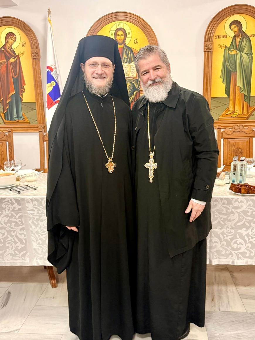 Duminică, la Suceava, părintele Vasile Ioana a primit cea mai importantă distincție a Arhiepiscopiei Sucevei și Rădăuților de la Înaltpreasfințitului Calinic. 