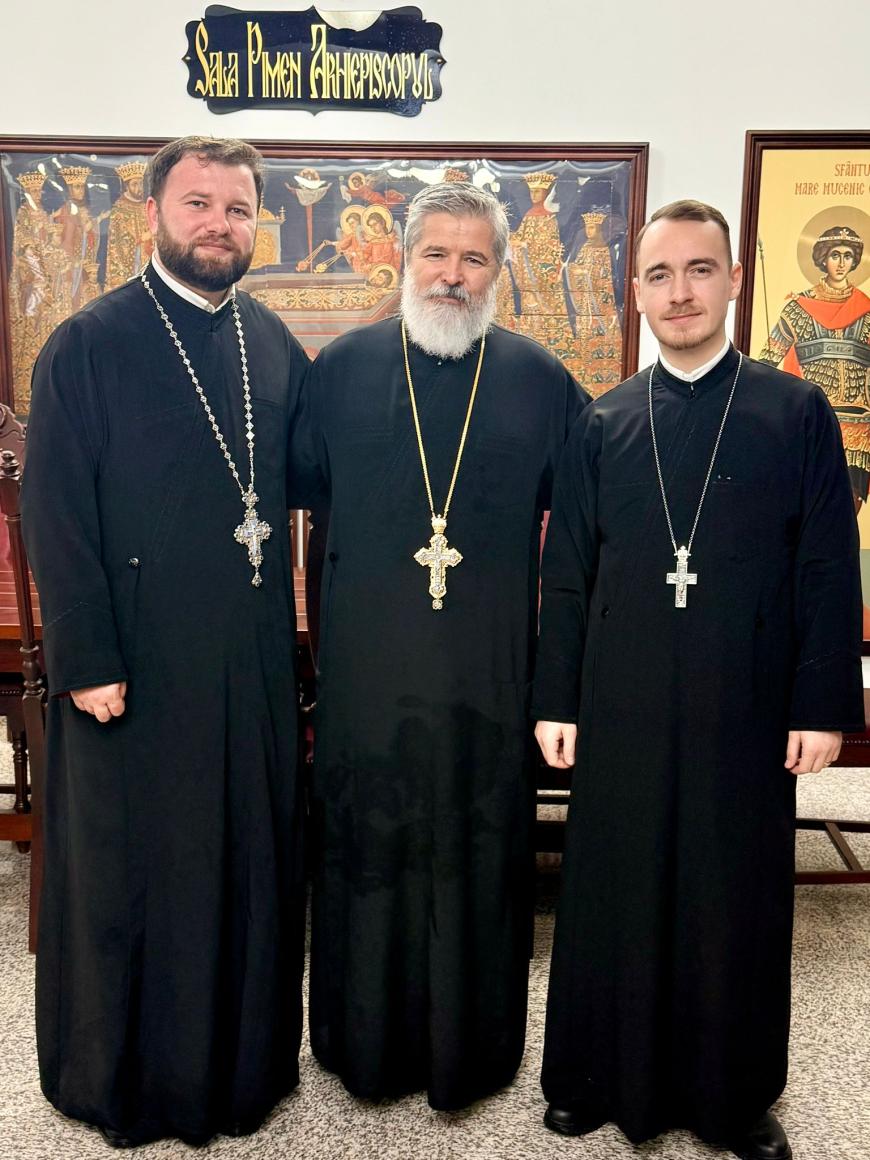Duminică, la Suceava, părintele Vasile Ioana a primit cea mai importantă distincție a Arhiepiscopiei Sucevei și Rădăuților de la Înaltpreasfințitului Calinic. 
