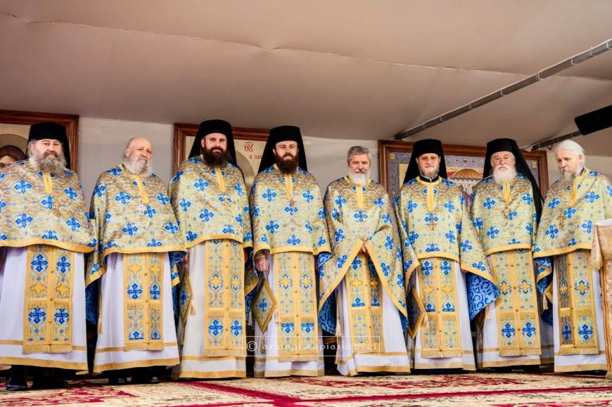 Duminică, la Suceava, părintele Vasile Ioana a primit cea mai importantă distincție a Arhiepiscopiei Sucevei și Rădăuților de la Înaltpreasfințitului Calinic. 