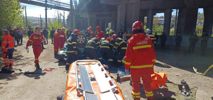 Accident grav în Iași: O mașină a căzut de pe Pasarela Bucium
