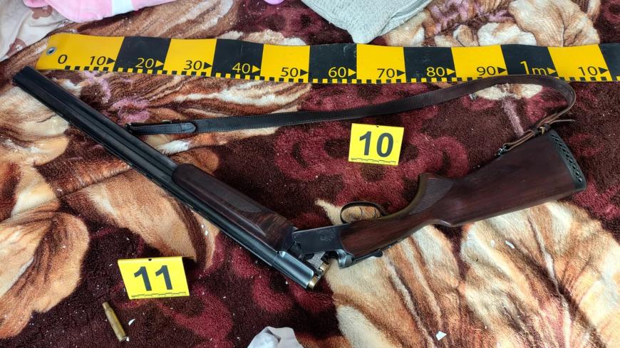 Arma de vânătoare a bărbatului împușcat de forțele de ordine, Neamț. Sursa foto: IPJ Neamț