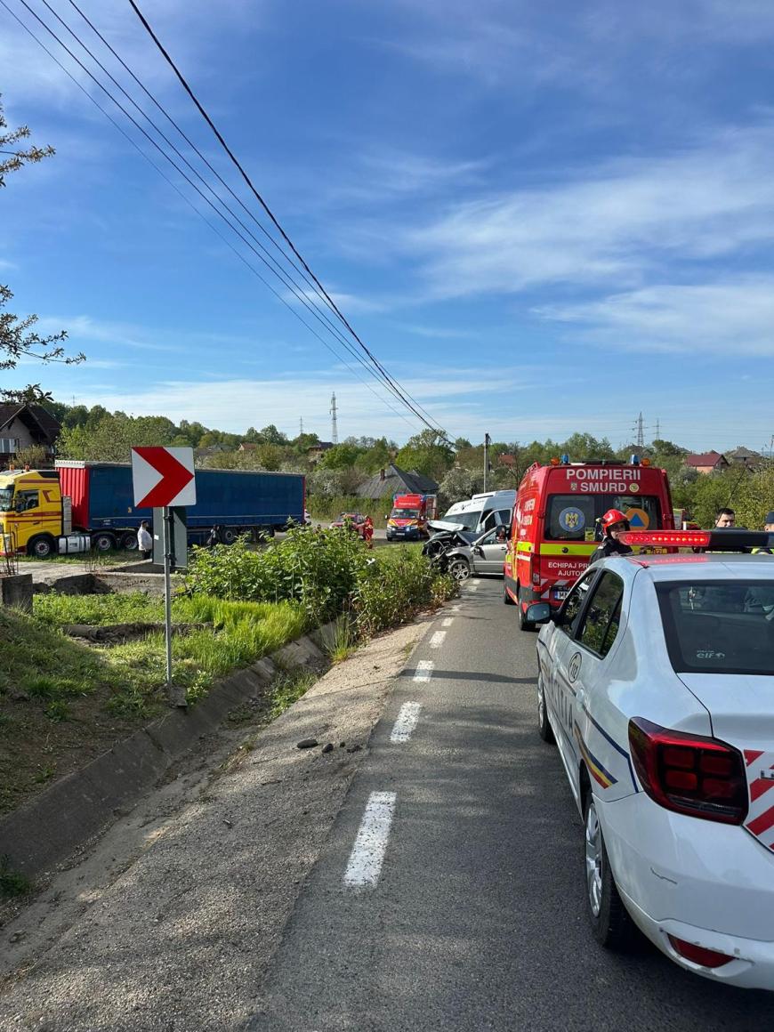 UPDATE Accident în Maramureș: 13 persoane implicate, 10 transportate la spital. Planul Roșu a fost dezactivat - ISU