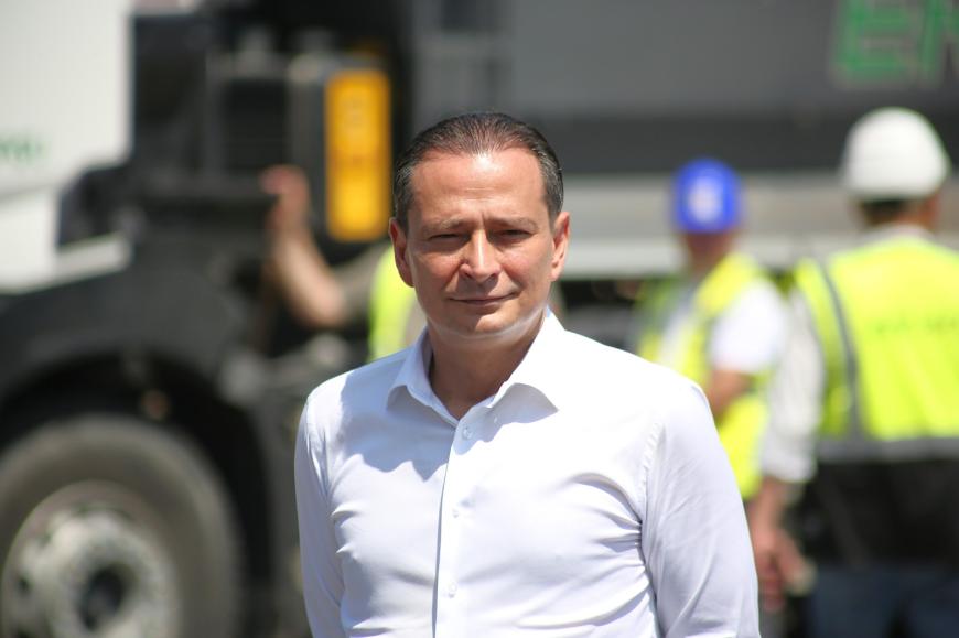 Prima etapă de refacere a Planșeului Unirii, din zona Hanului lui Manuc, s-a încheiat. În zilele următoare, se reia circulația dinspre strada Halelor spre Splaiul Independenței