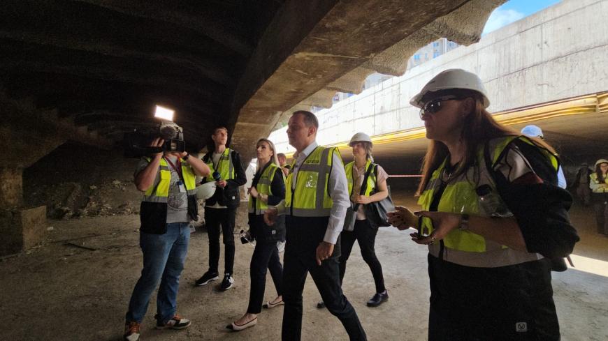 Prima etapă de refacere a Planșeului Unirii, din zona Hanului lui Manuc, s-a încheiat. În zilele următoare, se reia circulația dinspre strada Halelor spre Splaiul Independenței