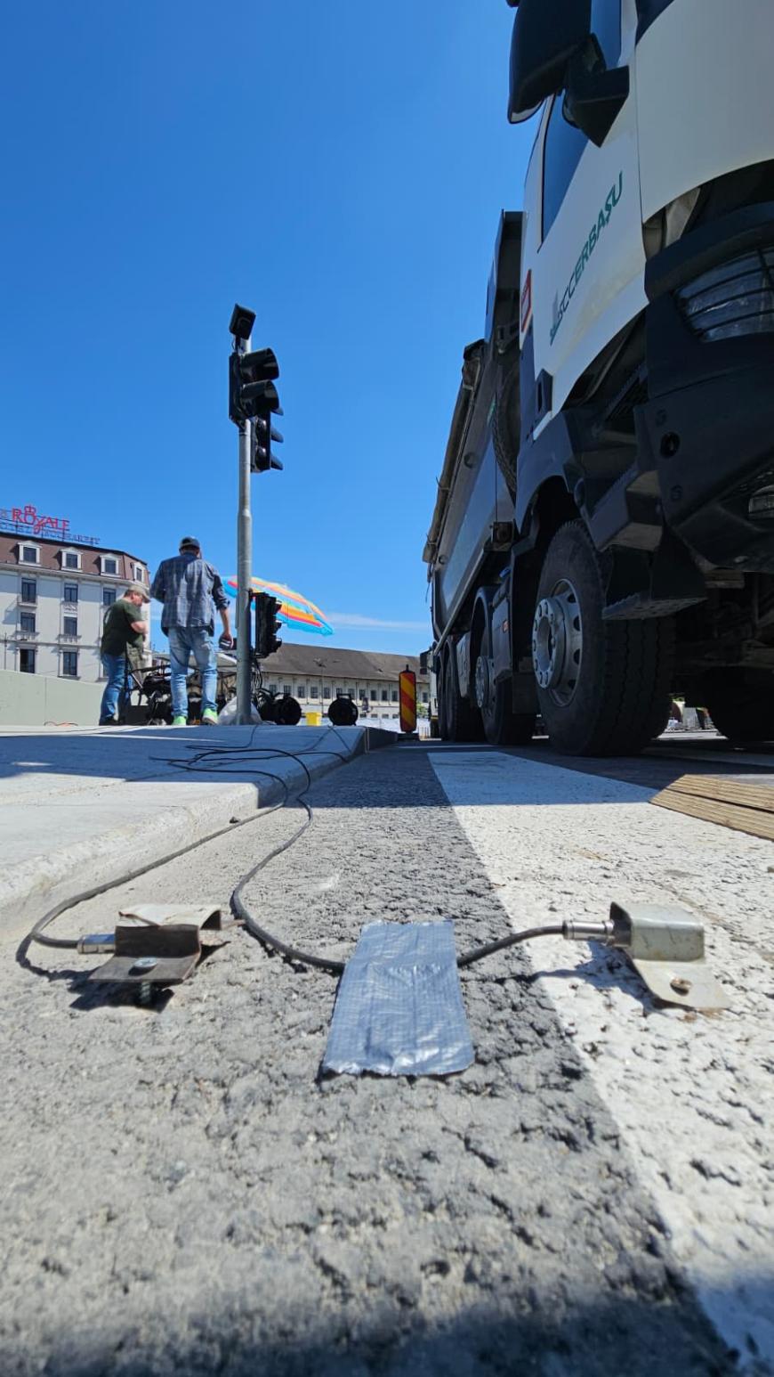 Prima etapă de refacere a Planșeului Unirii, din zona Hanului lui Manuc, s-a încheiat. În zilele următoare, se reia circulația dinspre strada Halelor spre Splaiul Independenței