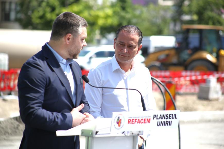 Prima etapă de refacere a Planșeului Unirii, din zona Hanului lui Manuc, s-a încheiat. În zilele următoare, se reia circulația dinspre strada Halelor spre Splaiul Independenței