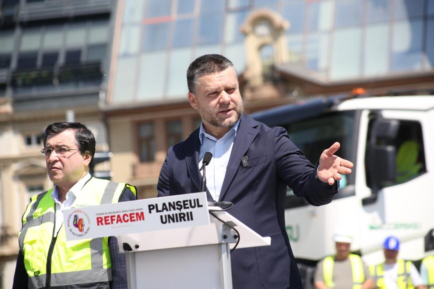 Prima etapă de refacere a Planșeului Unirii, din zona Hanului lui Manuc, s-a încheiat. În zilele următoare, se reia circulația dinspre strada Halelor spre Splaiul Independenței