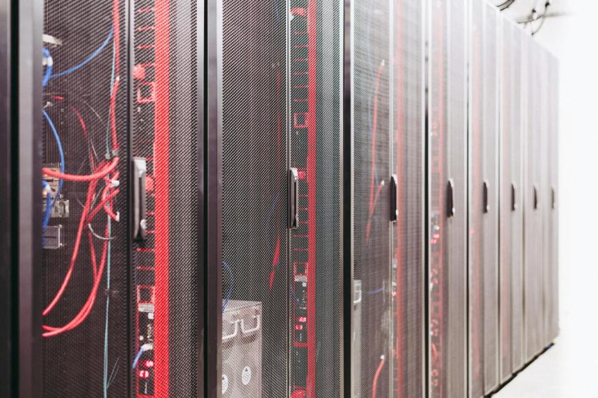 Un rack de 19 inch – soluția ideală pentru organizarea eficientă a echipamentelor IT