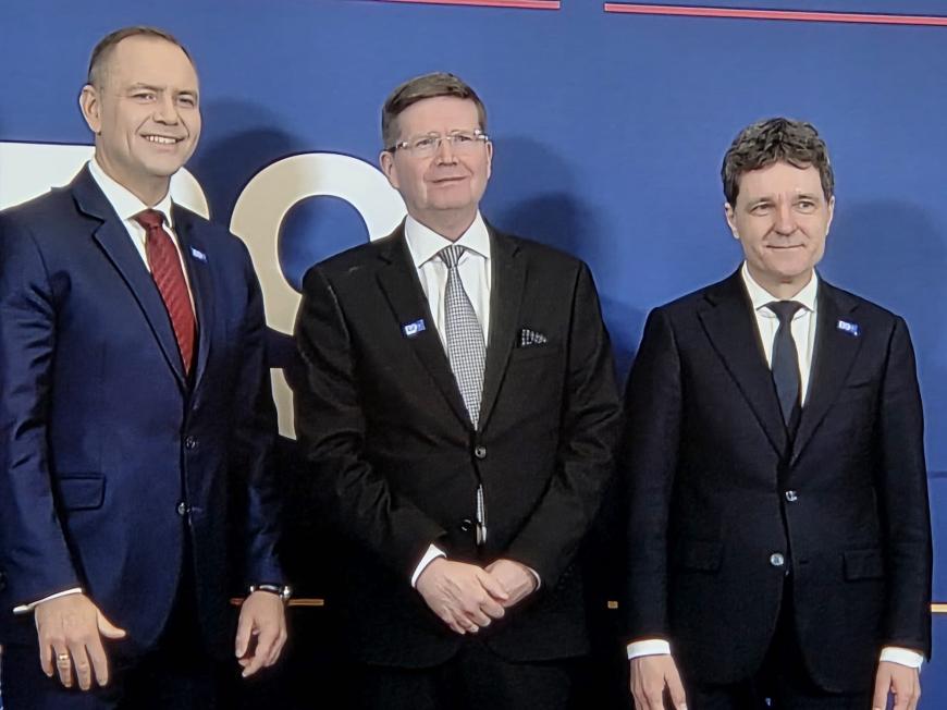 Summitul B9, ce nu se vede la TV: Trimișii speciali ai DC News, Florin Răvdan și Vlad Roibu, informațiile momentului de la fața locului / video+foto