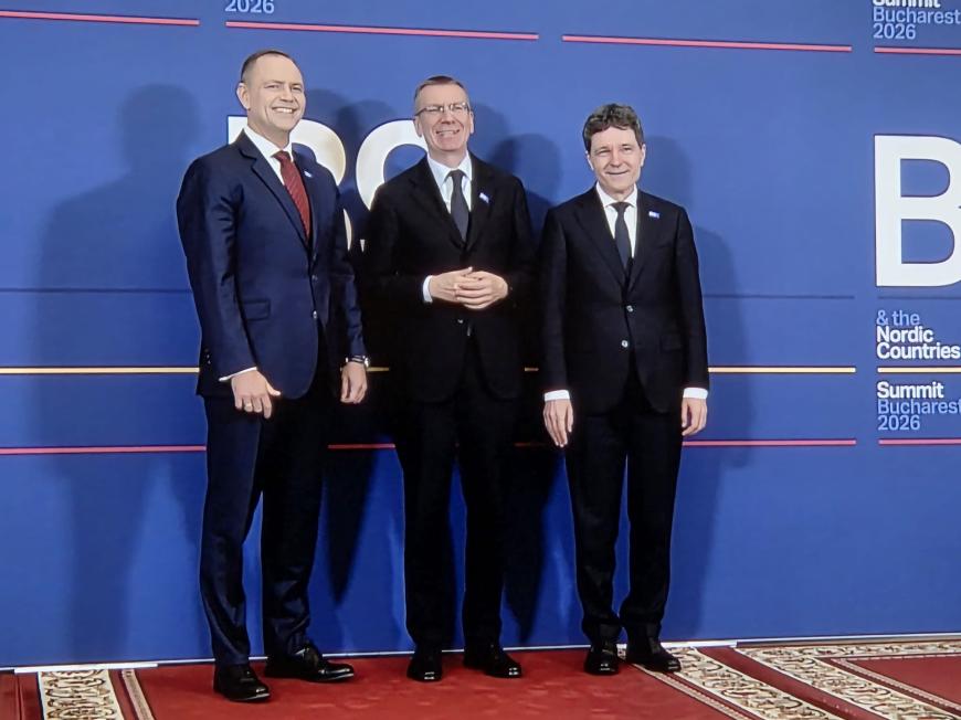 Summitul B9, ce nu se vede la TV: Trimișii speciali ai DC News, Florin Răvdan și Vlad Roibu, informațiile momentului de la fața locului / video+foto