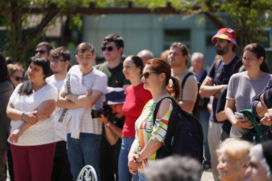 Bujorul Madrigal, primul soi creat în România: „Căutăm să potrivim genele celei mai frumoase flori” / FOTO