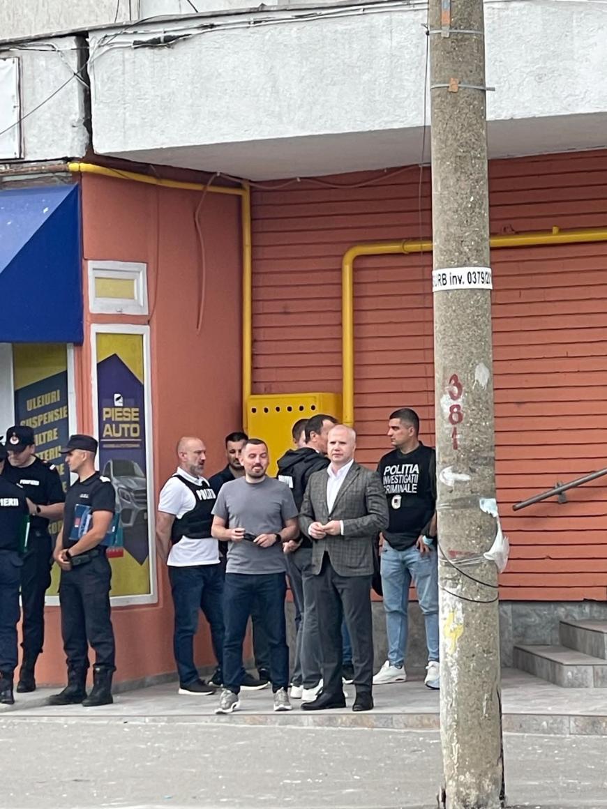 Ionuț Pucheanu, primarul mun. Galați, la blocul avariat de drona rusească