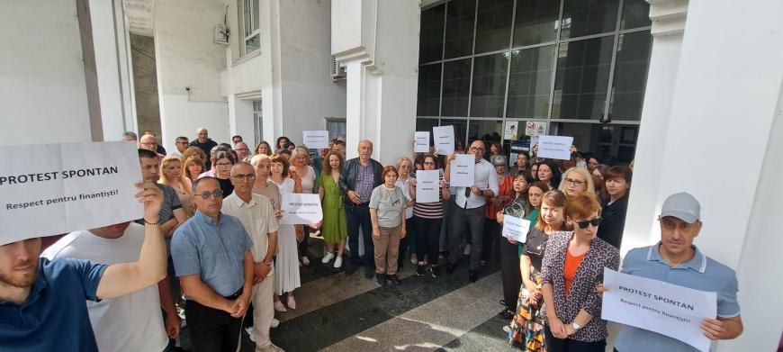 Proteste în Craiova împotriva legii salarizării. Sursa foto: Vasile Marica