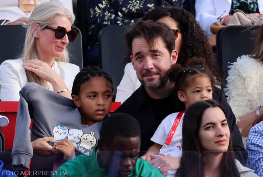 Soțul și fetițele Serenei Williams, în tribune la revenirea oficială a americancei în circuitul WTA. Sursa foto: Agerpres