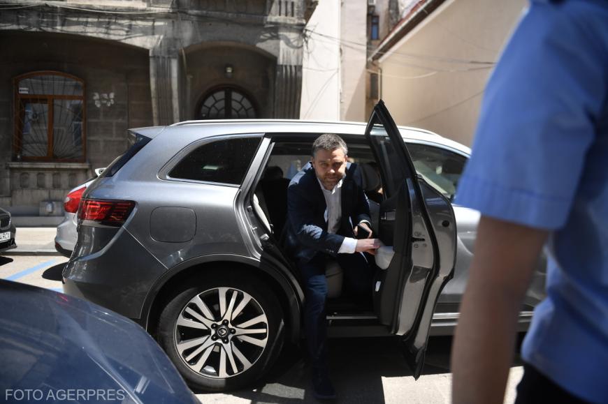 Primarul general al Capitalei, Ciprian Ciucu, ajunge la sediul Direcției Nationale Anticoruptțe, unde a fost citat pentru audieri într-un dosar de corupție. Sursa foto: Agerpres
