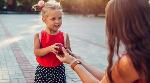 A învăța un copil să nu asculte este, de asemenea, educație (și îl poate proteja!)