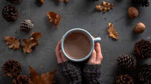 Cafeaua cu ulei de măsline: beneficii, riscuri și cum să o prepari acasă