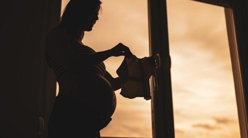 Cât ar mai putea supraviețui omenirea dacă, de mâine, nimeni nu ar mai face copii? Scenariul prezentat de un profesor de antropologie