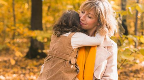 Ce au descoperit cercetătorii despre copiii cu adevărat inteligenți? Comportamentul mamei care dezvoltă creierul: „Valorează mai mult decât orice program educativ!”