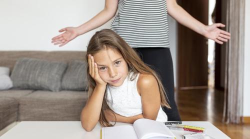 Ce poți face când „tonul obraznic” al copilului „îți apasă toate butoanele”? Expert parenting: „Există câteva lucruri pe care le poți încerca”