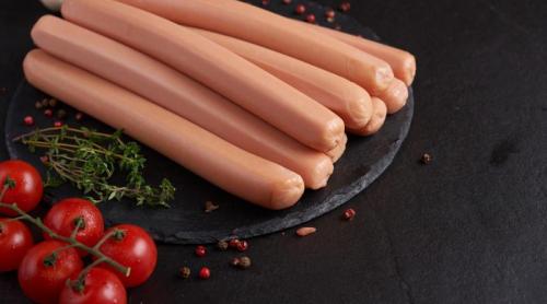 Ce să faci ca să nu mai crape crenvurștii când îi fierbi? Cum îi fierbi corect