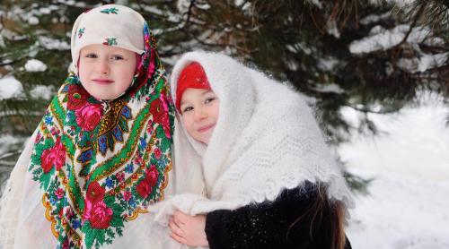 Cele mai frumoase colinde românești pentru copii. Versuri ușor de învățat pentru Ajunul Crăciunului / VIDEO