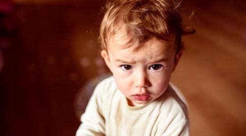 Copiii care sunt lăsați să facă aceste lucruri fără consecințe devin foarte răsfățați și greu de controlat. Specialiștii trag un semnal de alarmă: „Părinții NU trebuie să închidă ochii!”