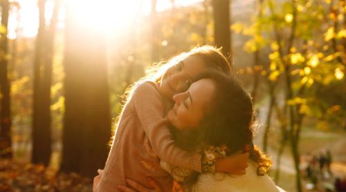 Copiii cu stimă de sine scăzută o moștenesc de la acest părinte, conform unui studiu: „E mult mai ușor să construiești o stimă de sine sănătoasă în copilărie decât la maturitate”