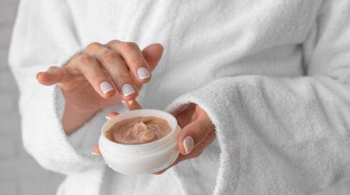 Cum să alegi o cremă bună pentru iarnă: nu după miros, ci după ingrediente