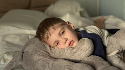 Cum să l fac pe copil să doarmă singur în patul lui? Psihologii și pediatrii spun că au soluția eficientă