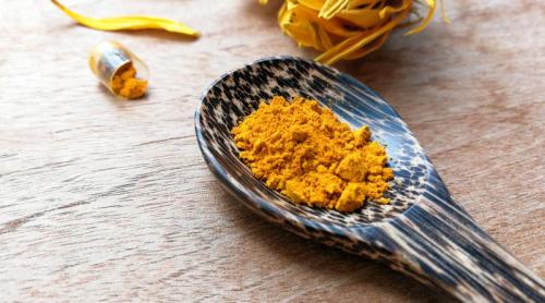 Curcumina, condimentul natural la fel de eficient ca medicamentele pentru reflux și indigestie