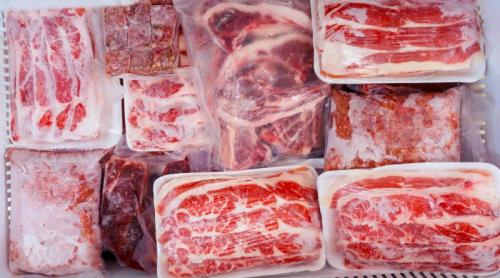 De ce să nu dezgheți alimentele la temperatura camerei