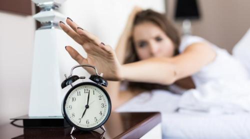 De ce te trezești înainte să sune alarma: explicația ceasului biologic