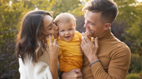 „Doar unul”. Dinastia copiilor singuri la părinți: Cum aceste familii au devenit noul standard și ce înseamnă pentru generațiile viitoare