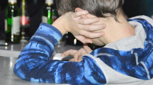 Elevii români depășesc media europeană la alcool și fumat. D. David: „Avem probleme!”