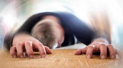 Lipotimie: simptome și cauze. Ce să faci imediat dacă simți că leșini sau vezi pe cineva că leșină